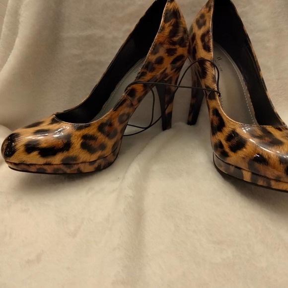 Worthington 4" platform leopard print heels size 7 - Picture 2 of 9